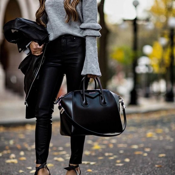 Givenchy Medium Antigona  Bag in grained leather - Picture 7 of 8